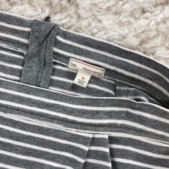 🛍3 FOR $25- GAP- STRIPED MINI SKIRT - Picture 2 of 6